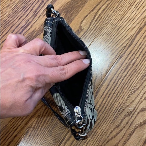 Coach signature wristlet - Picture 8 of 8